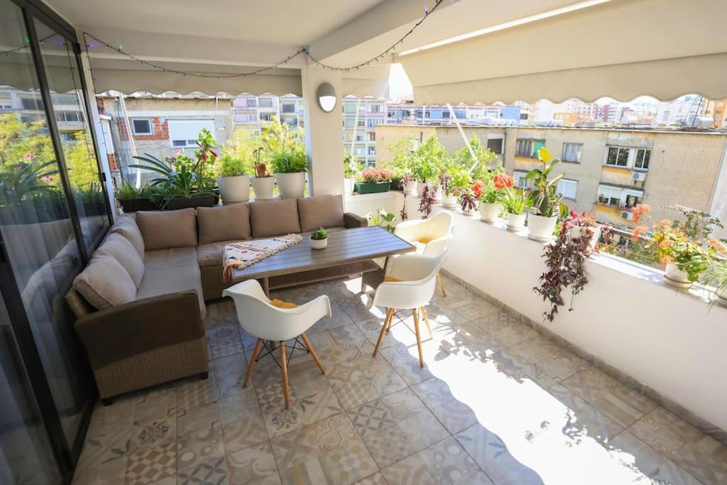 Colorful Oasis With Sunny Balcony Apartament Tirana