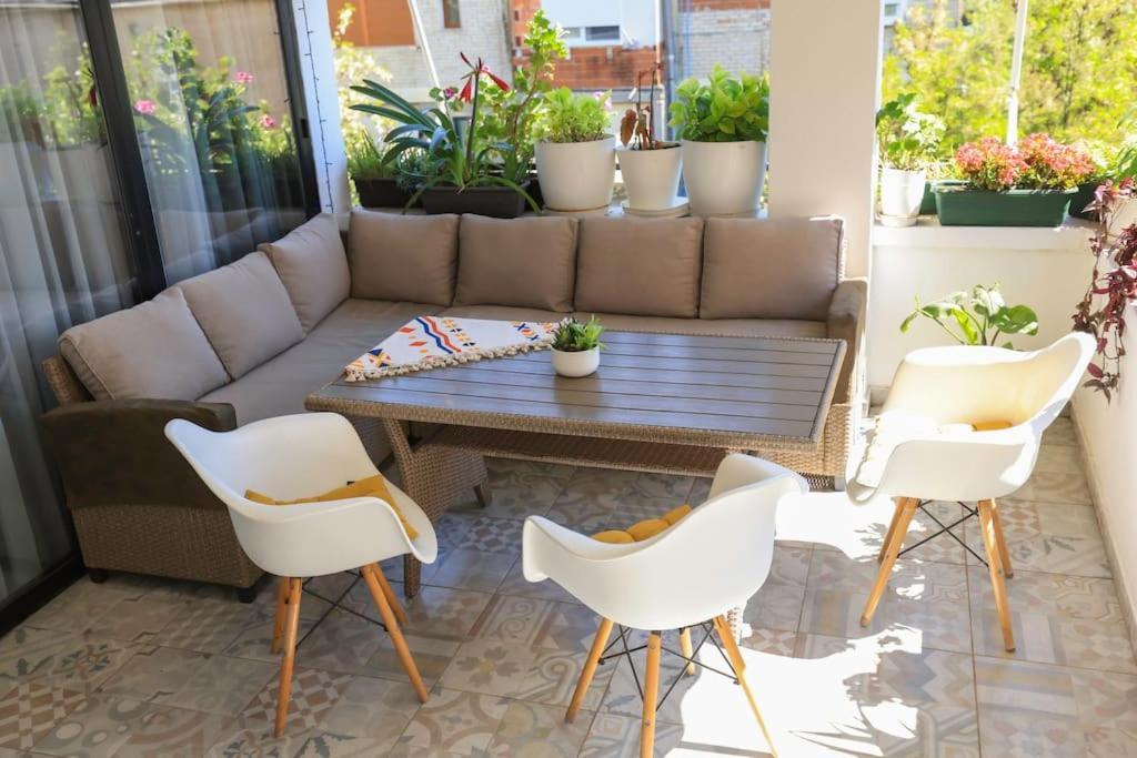 Colorful Oasis With Sunny Balcony Apartament Tirana